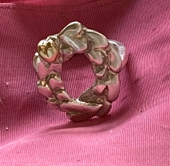 Family garland ring
