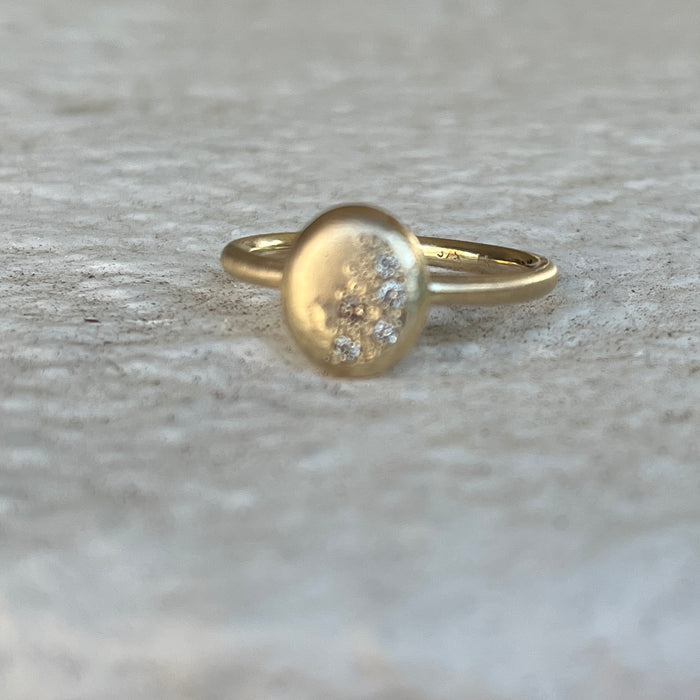 Glimmer ring in yellow gold