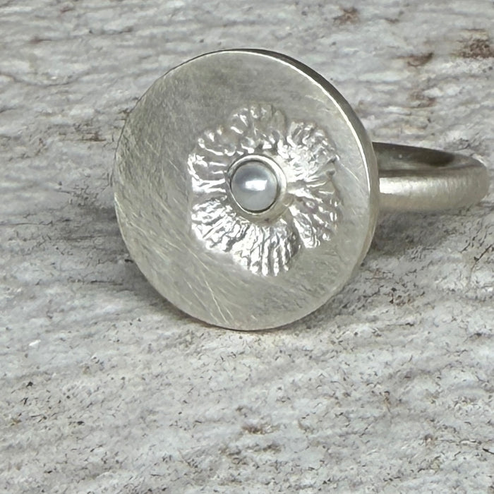 Vintage flower stamp ring