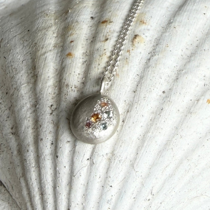 Glimmer garden necklace with sapphires