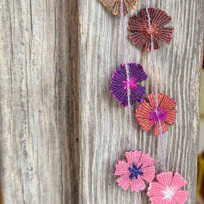 Flower strand necklace | hand crocheted