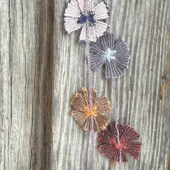 Flower strand necklace | hand crocheted