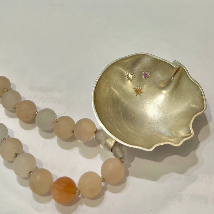 Mollusc pendant with  jade beads