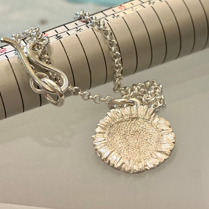 Silver paper daisy necklace