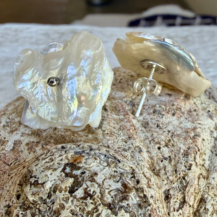 Cornflake keshi pearl stud earring \ Lge