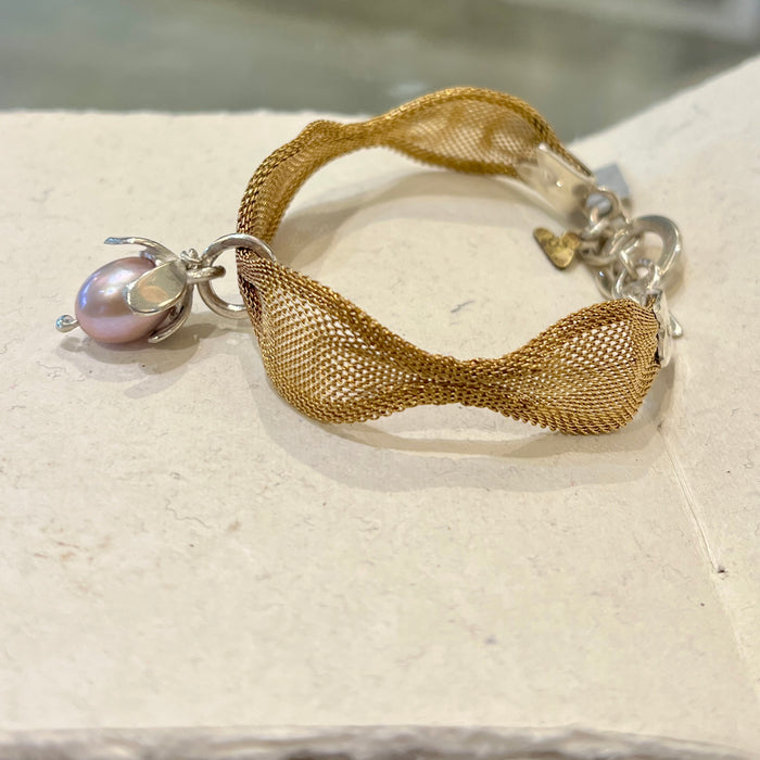 Vintage mesh bracelet with pink pearl