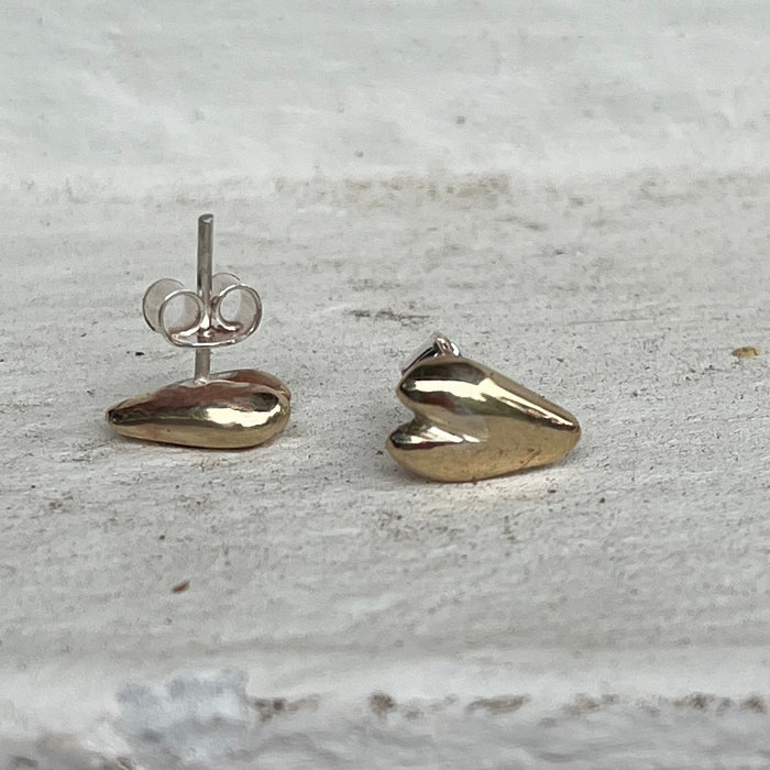 Solid gold heart studs