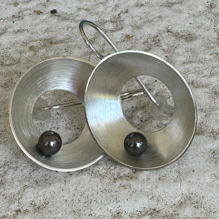Open Sea earrings - silver & pearl
