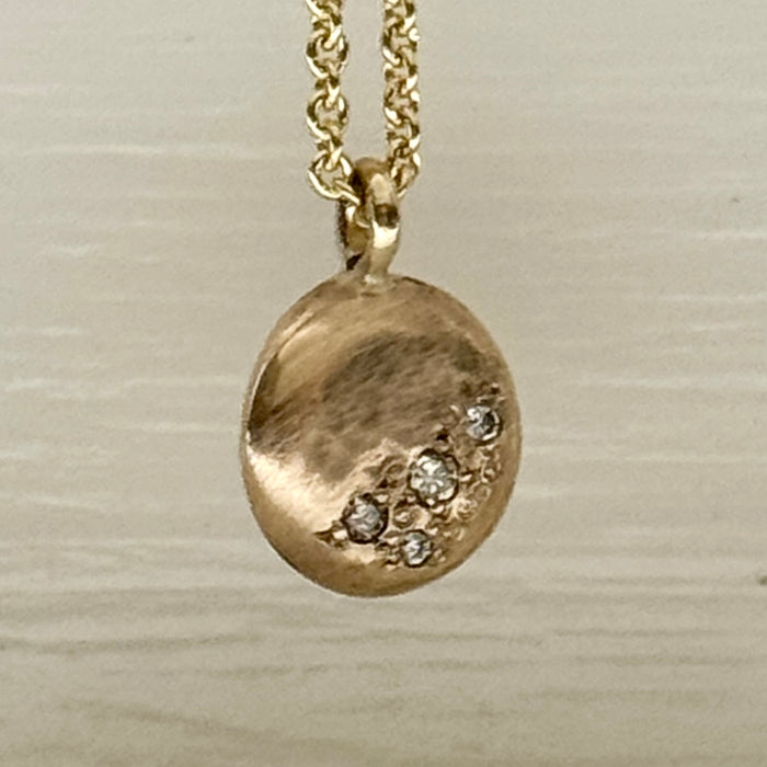 Glimmer pendant in 9ct  gold