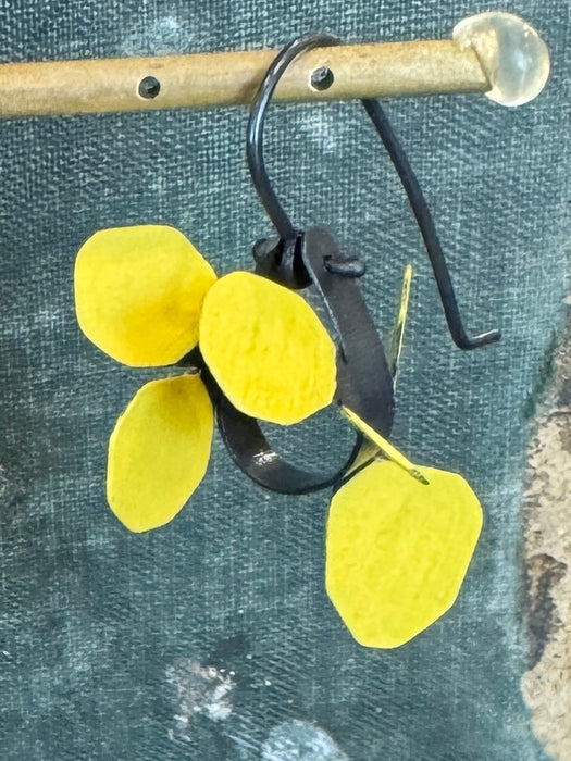 Wattle earrings in yellow