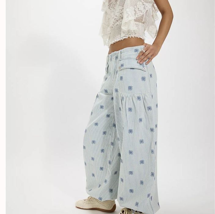 Lotus embroidered railroad balloon jeans