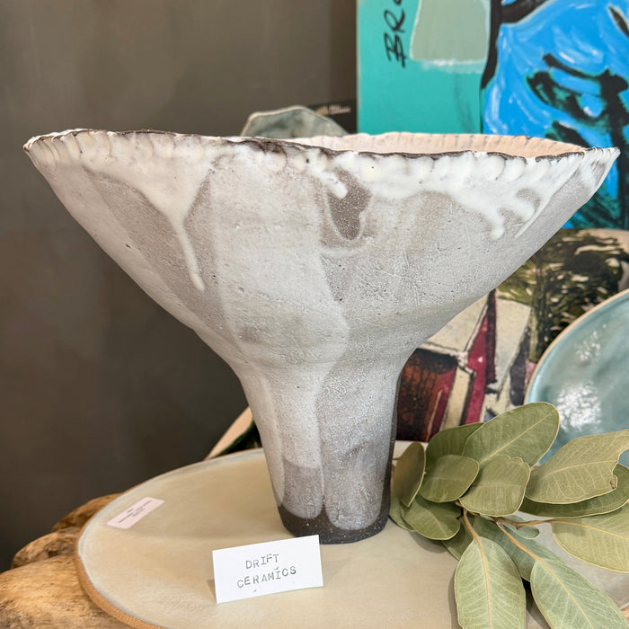 Frilled neck vase form (lge)
