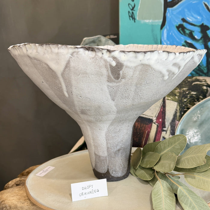 Frilled neck vase form (lge)