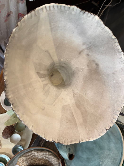 Frilled neck vase form (lge)