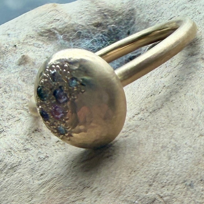 Glimmer ring in yellow gold with diamonds