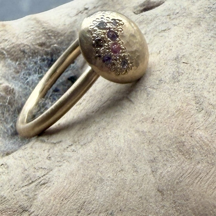 Glimmer ring in yellow gold with diamonds