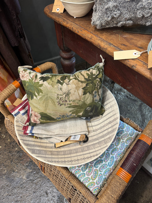 Canvas zip clutch