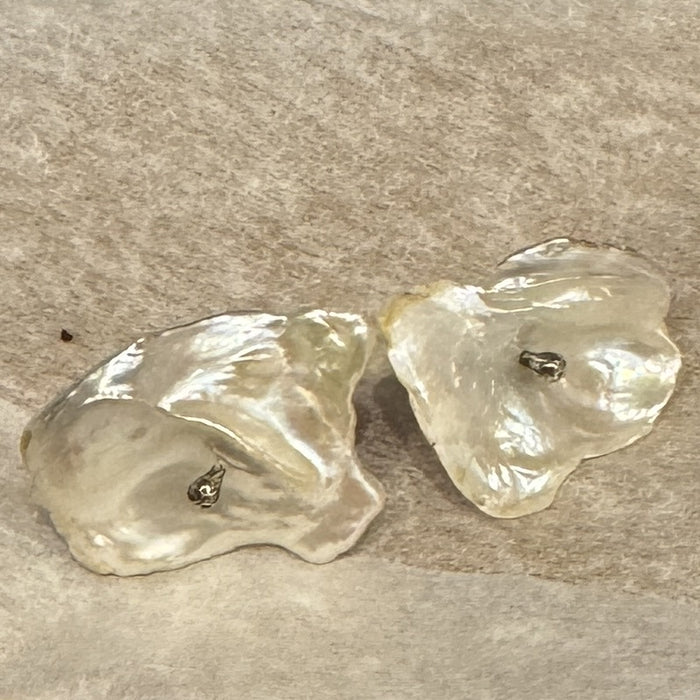 Cornflake keshi pearl stud earring