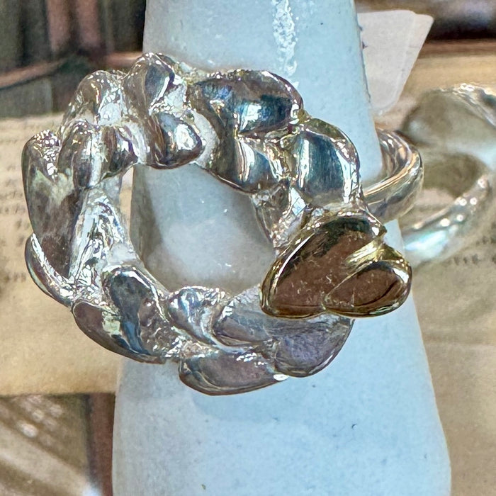 Family garland ring