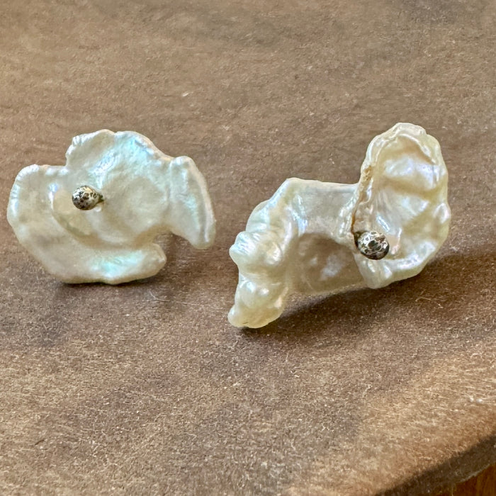 Cornflake keshi pearl stud earring