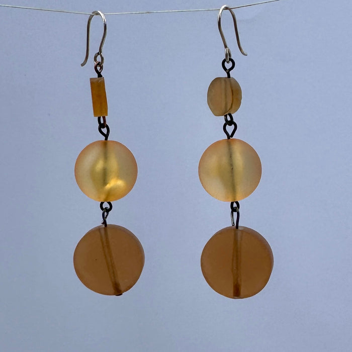 Sol y Mar resin ball earrings