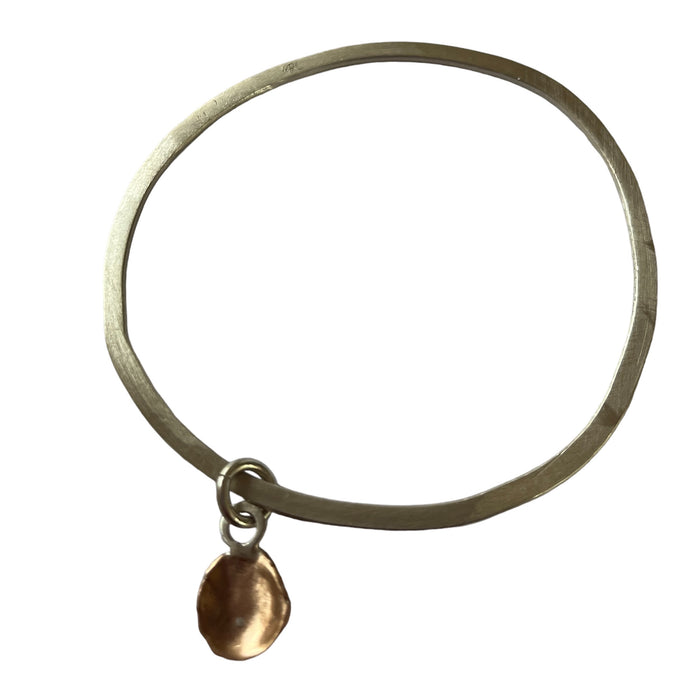 Silver bangle with rose gold keshi charm