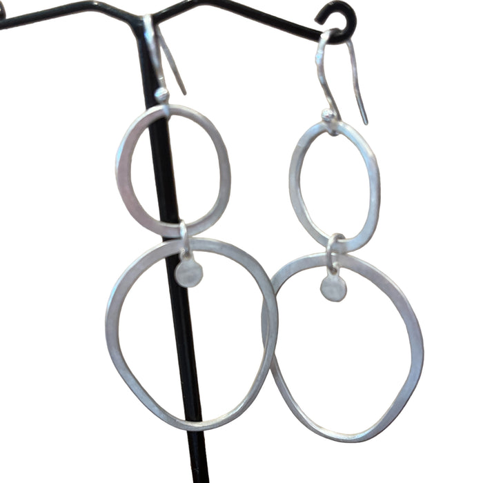 Susana \ silver oval hoop earrings