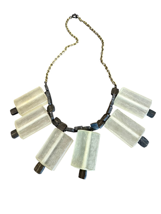 Sol y mar opaque & black resin necklace