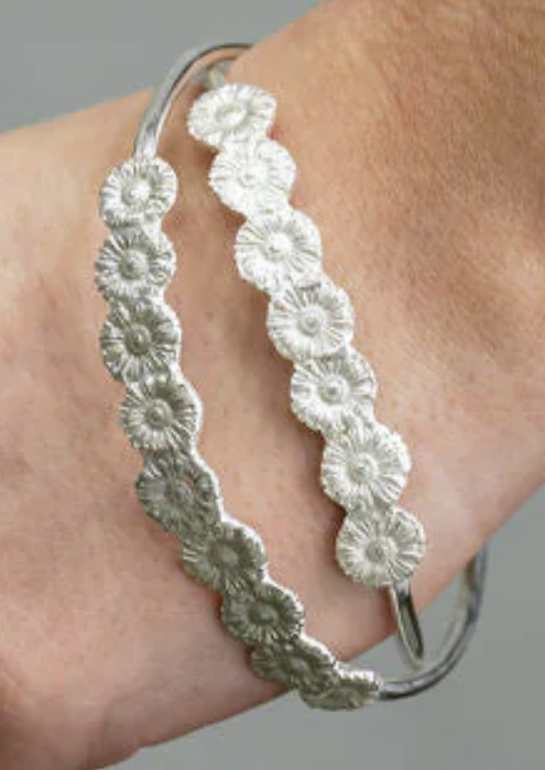 Silver daisy bangle
