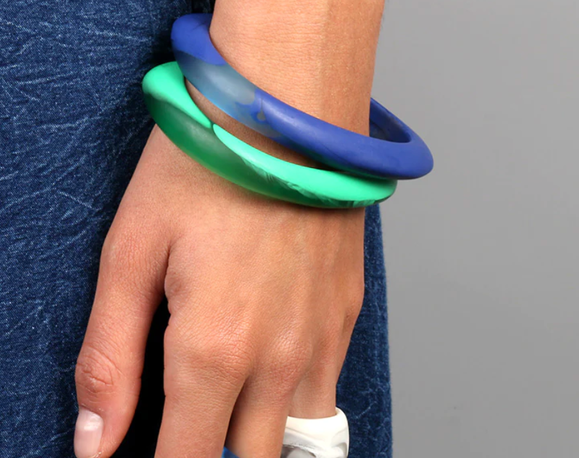 Rock wishbone bangle | med/lge fit