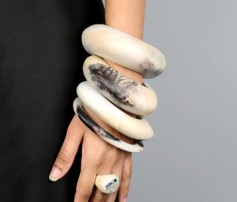 Rock wishbone bangle | med/lge fit