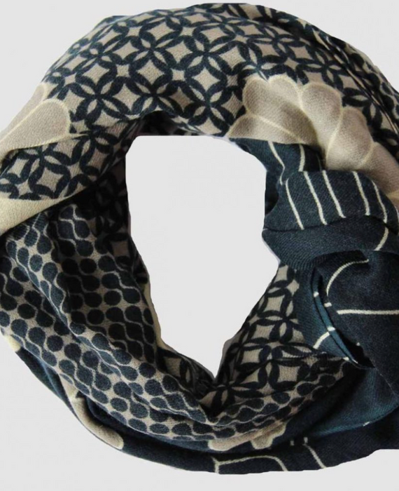 Fine patterned wool scarf