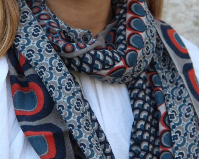 Fine wool scarf - med
