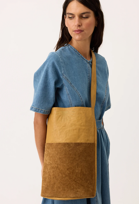 Bell shoulder bag