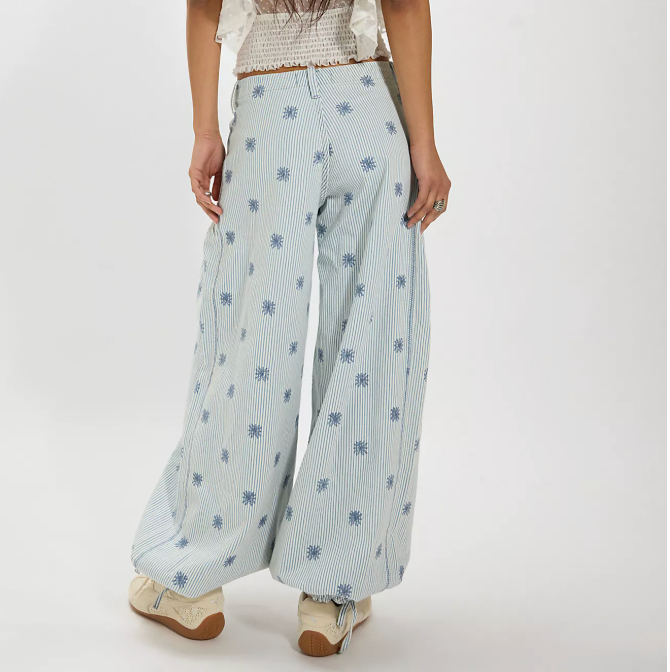 Lotus embroidered railroad balloon jeans