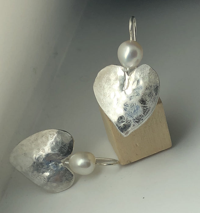 Matt silver heart with pearl earrings