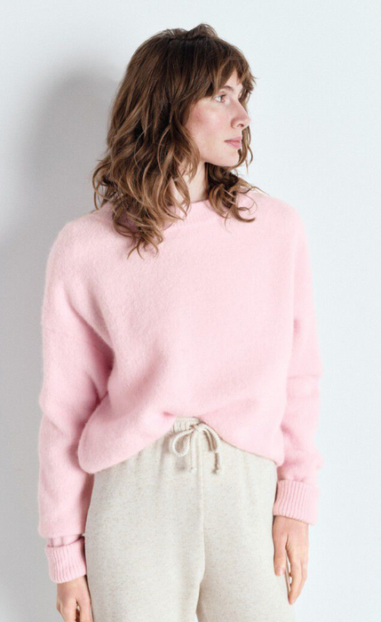 Model wearing the American Vintage Vitow alpaca crew knit in sugared almond pale pink