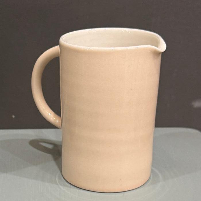 Anne Black milk jug petite in pink