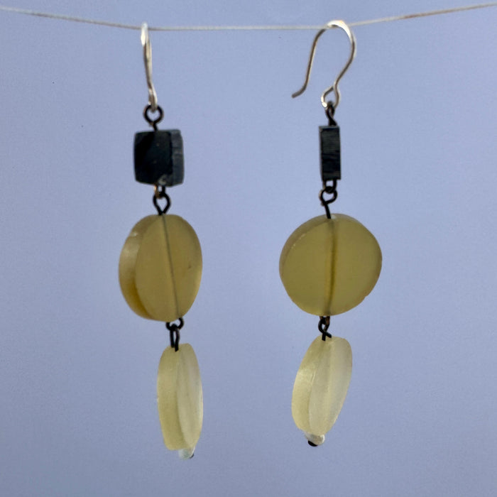 Candy Spender Jewels Sol y Mar resin earrings in olive, moss and clear