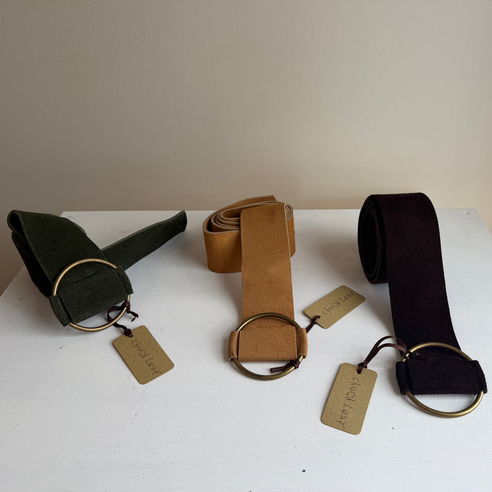 Chook Leaf wide slouchy belt suede in chalk