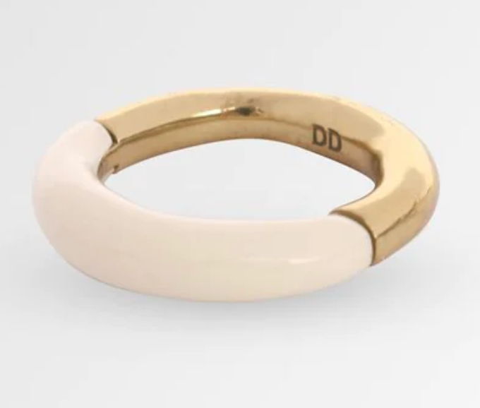 Dinosaur Designs Horn ring in cream resin with gold-plated band