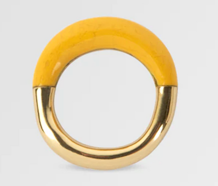 Dinosaur Designs Horn ring in honeycomb, mustard yellow resin with gold-plated band