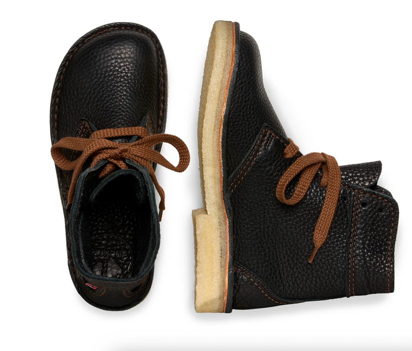 Duckfeet Sønderborg black pebbled leather lace-up ankle boot with tan laces and crepe rubber sole, top and side view