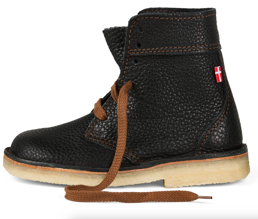 Duckfeet Sønderborg black pebbled leather lace-up ankle boot with crepe rubber sole