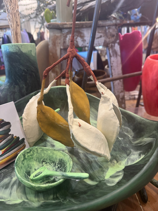 Emma Davies leaf pods, pod 5: 3 ivory, 2 ochre