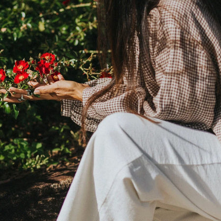 Etika brown gingham linen blouse, detail of the full sleeve with elasticated cuff
