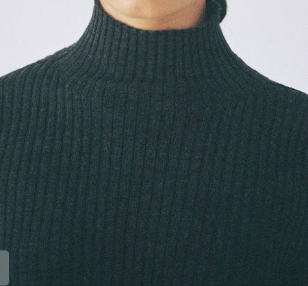 Francie Essence fine ribbed merino turtleneck, close-up of the rib knit in deep green