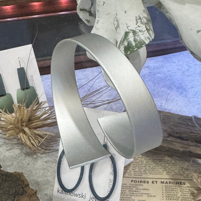 Kalinowski wrap bangle in silver grey