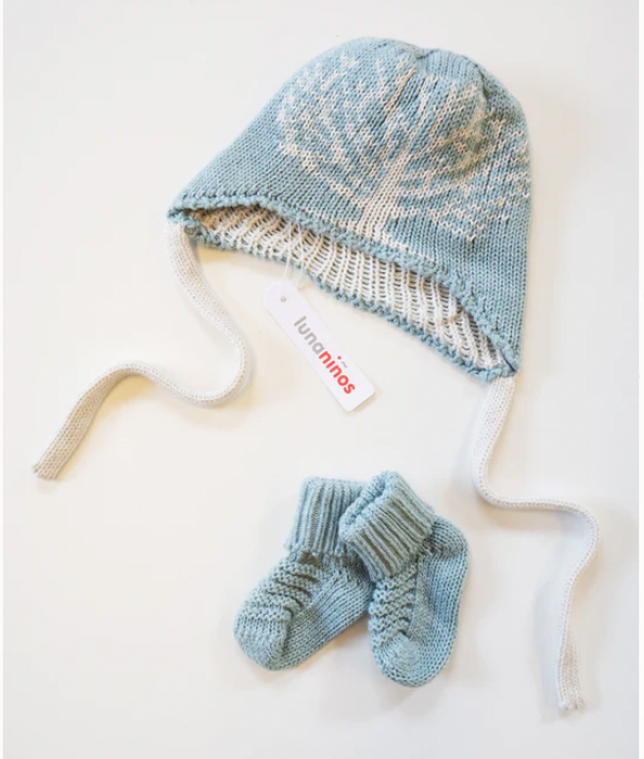 Luna baby beanie and woollen bootie socks, alternate view