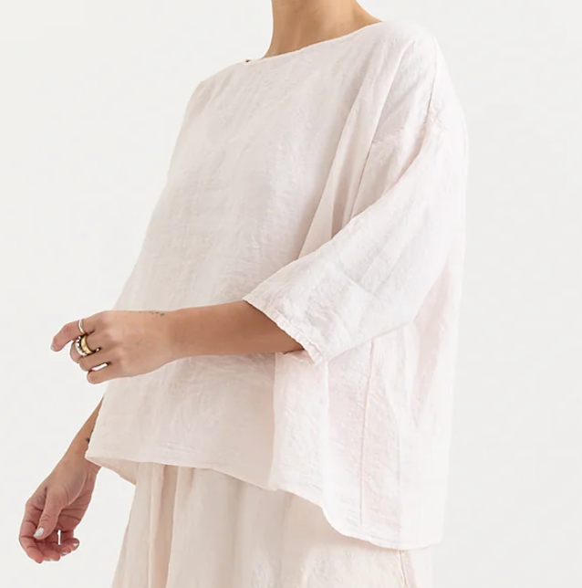Manuelle Guibal Yilin simple linen tee blouse in pale blush, worn side view